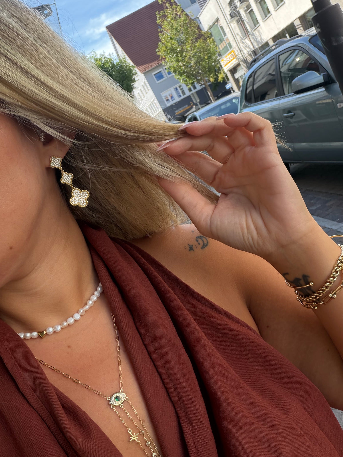 Kleeblatt-Ohrringe „Livia“ – Goldfarben