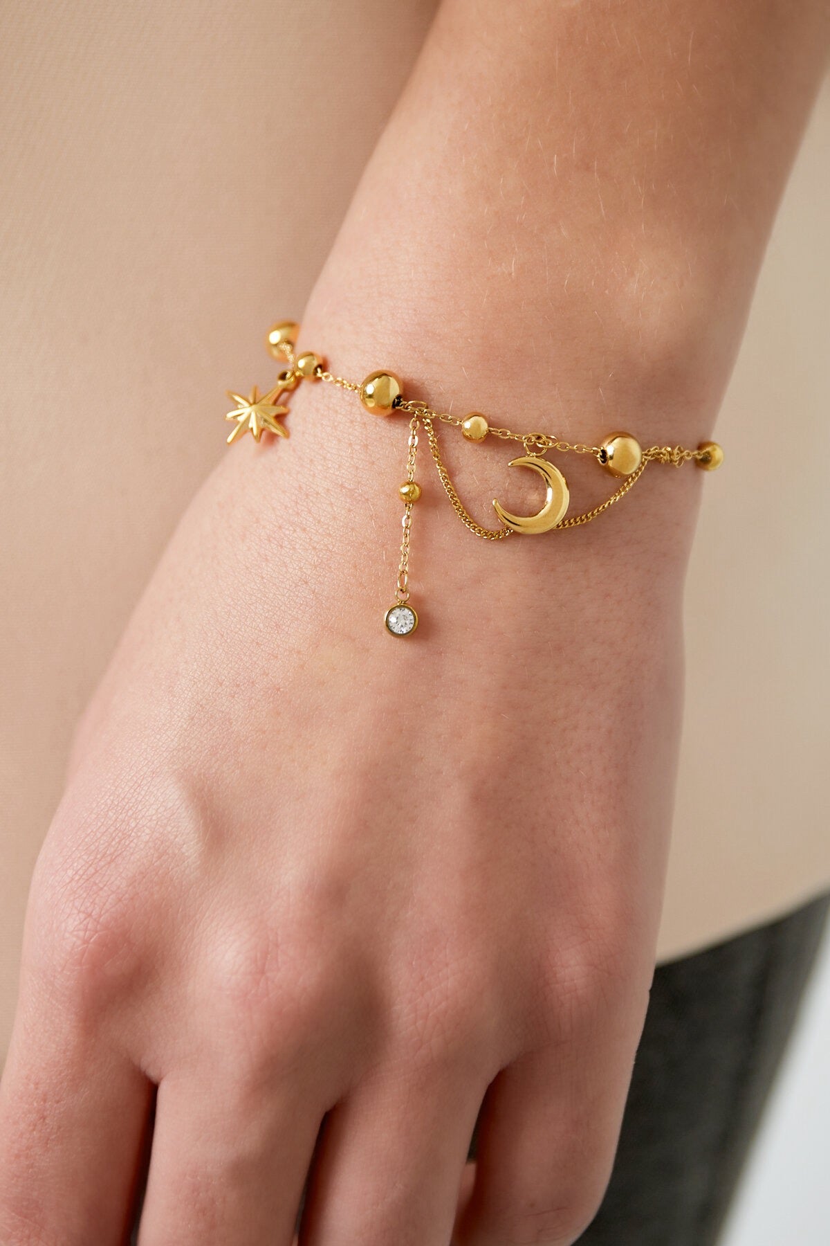 Silberfarbenes Armband mit Mond- & Sternanhängern