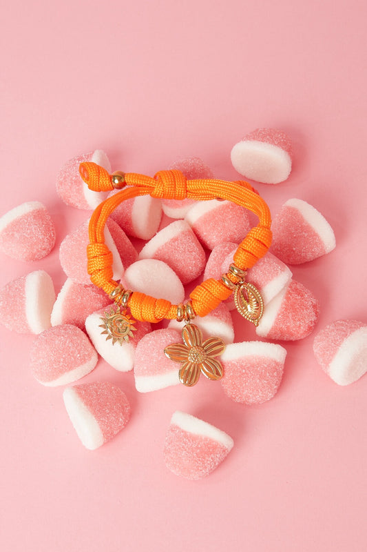 Sommerliches Charm-Armband mit Blumen-, Herz- & Meeresanhängern