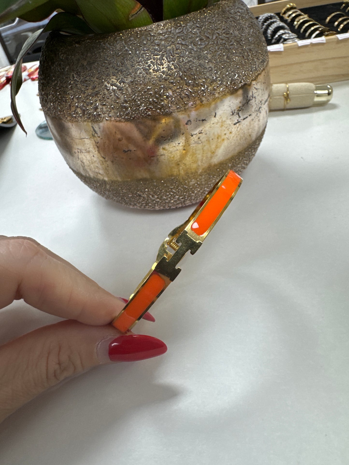 Orange H Armreifen