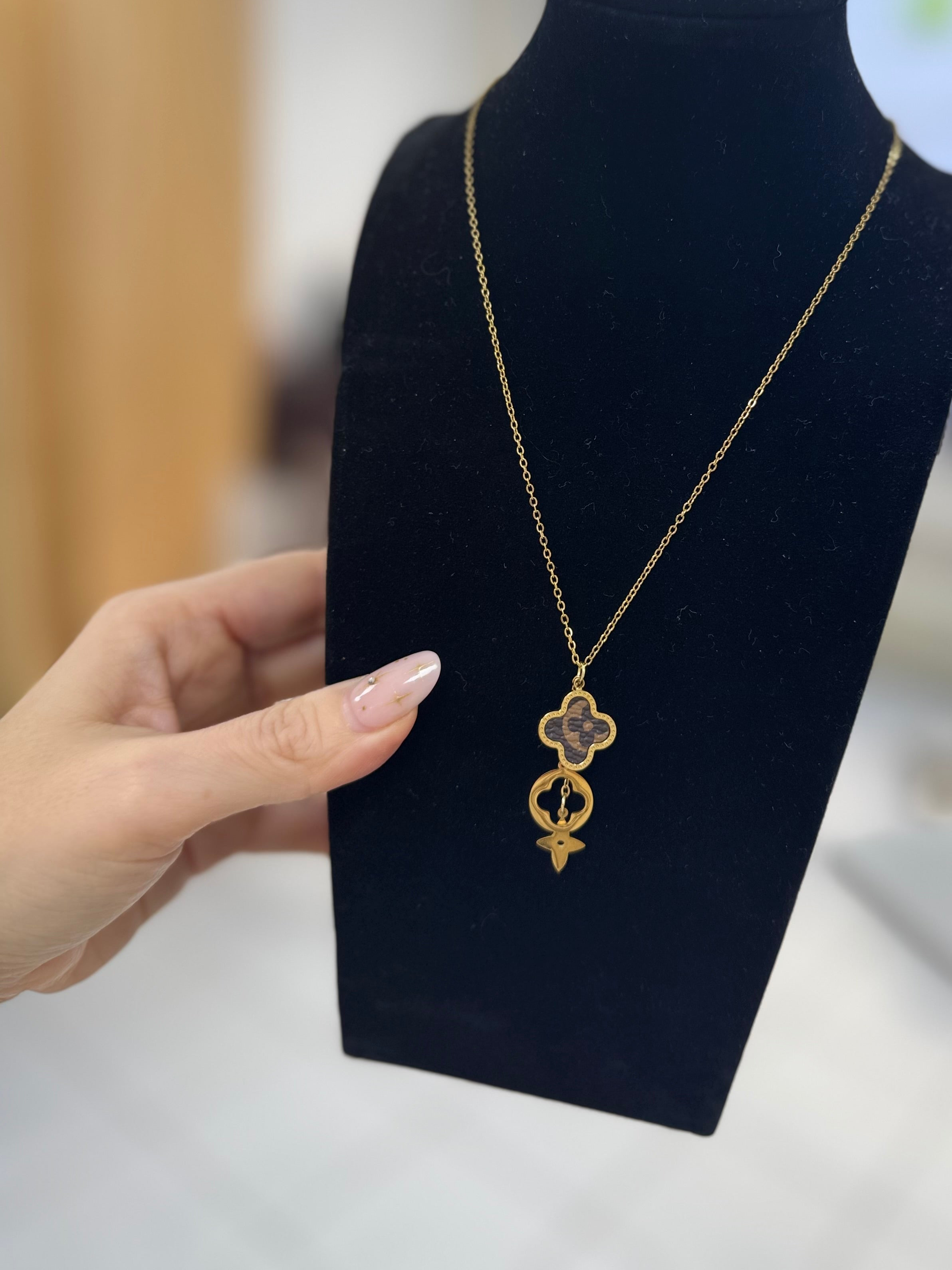 Kette mit Leder details