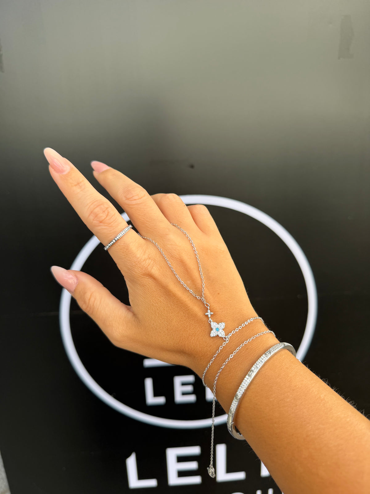 Şahmeran-Armband aus Edelstahl mit Blütenmotiv