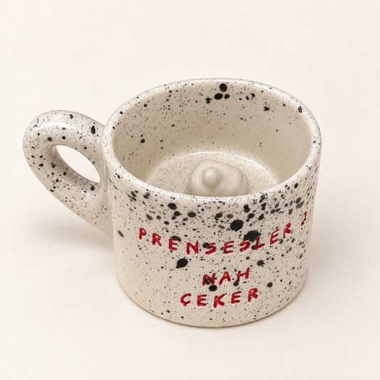 Keramiktasse „Prensesler Nah Çeker“