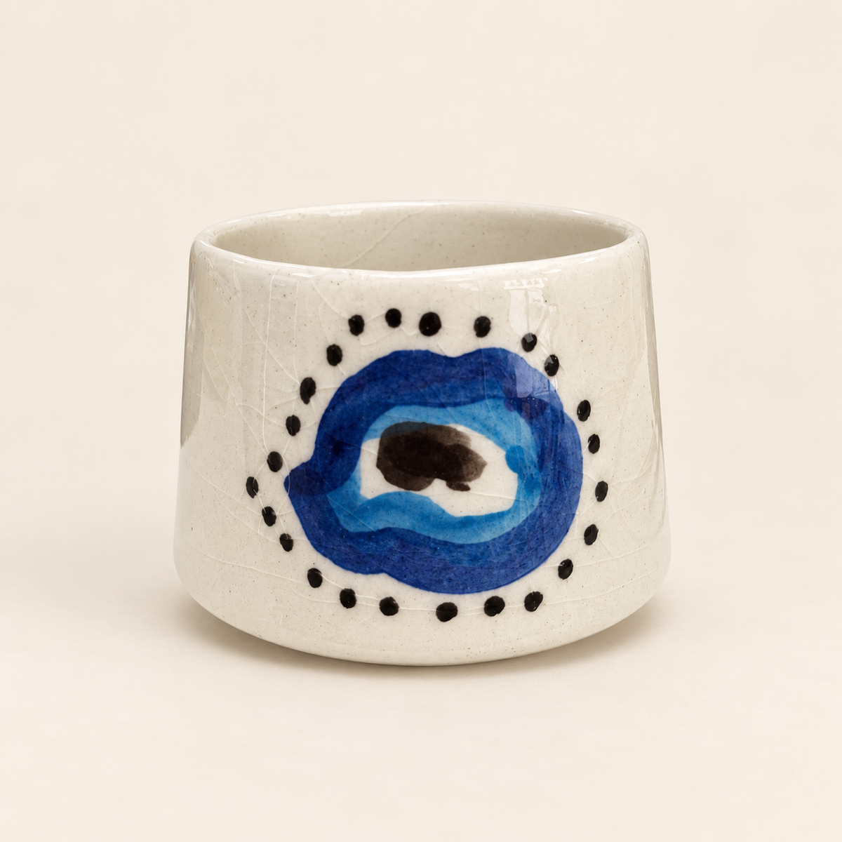Handgemachte Keramiktasse mit Nazar-Motiv – Creme/Blau